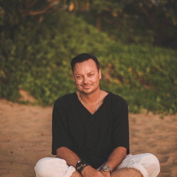 Hi I’m Vincent from Vegas.  Some people call me Vince, Vinnie or Vegas-Vinnie - Picture 7 of 12